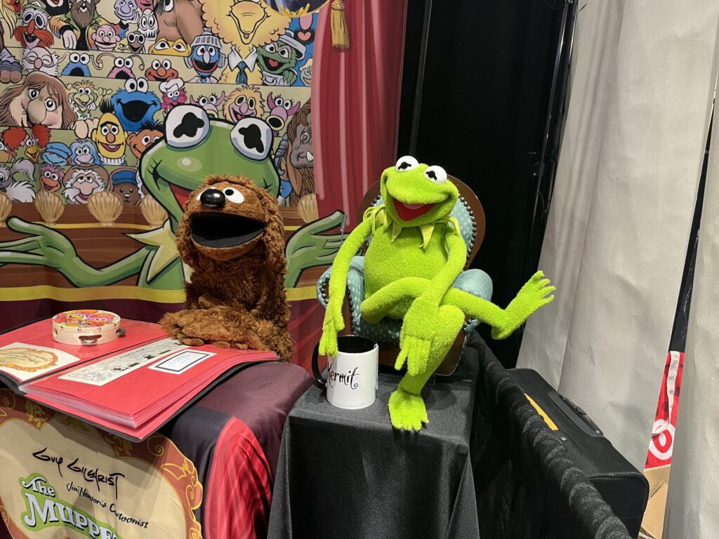 Rowlf and Kermit chill out at Guy Gilchrist's booth. Photo by Chris Barry.